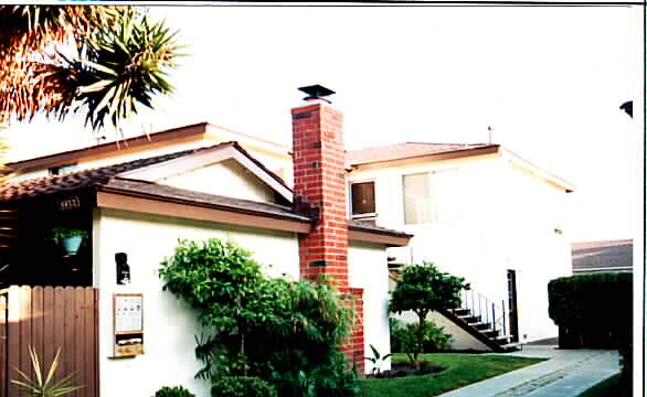 4922 Kona Dr in Huntington Beach, CA - Foto de edificio - Building Photo