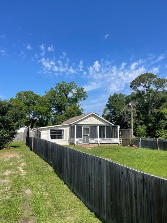 827 Gordon Ave in Pensacola, FL - Building Photo