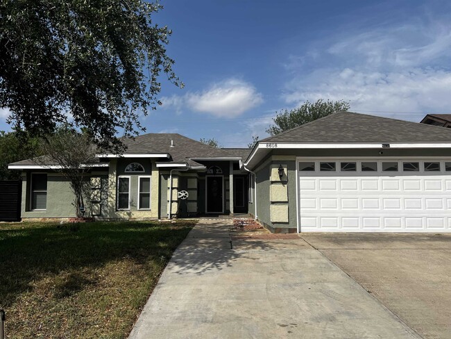 8608 St John Loop in Laredo, TX - Building Photo - Building Photo