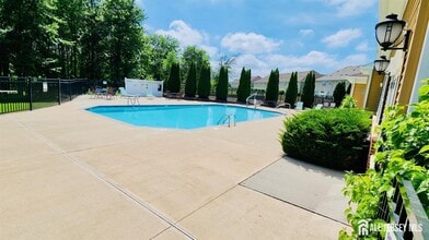 542 E Celebration Way in South Plainfield, NJ - Building Photo - Building Photo