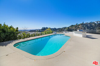 2165 Mt Olympus Dr in Los Angeles, CA - Building Photo - Building Photo