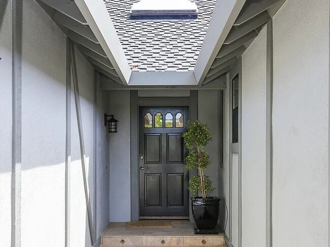 1098 Foxhurst Way in San Jose, CA - Building Photo - Building Photo