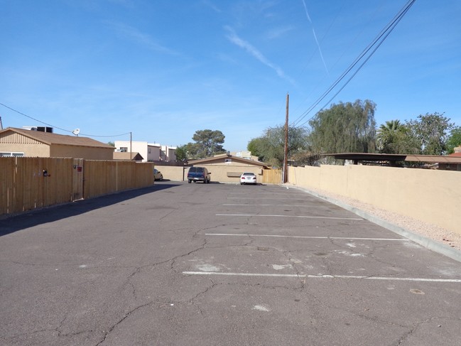 Papago Square in Phoenix, AZ - Building Photo - Building Photo