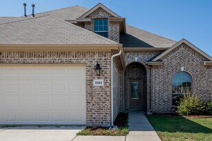 1082 Carpenter Ct in Lavon, TX - Building Photo