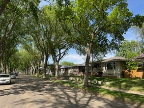 10409 83 St NW in Edmonton, AB - Building Photo - Building Photo