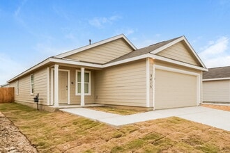 2415 Lake Hls in Canyon Lake, TX - Building Photo - Building Photo