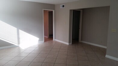 1098 Glenbridge Cir in Westlake Village, CA - Building Photo - Building Photo