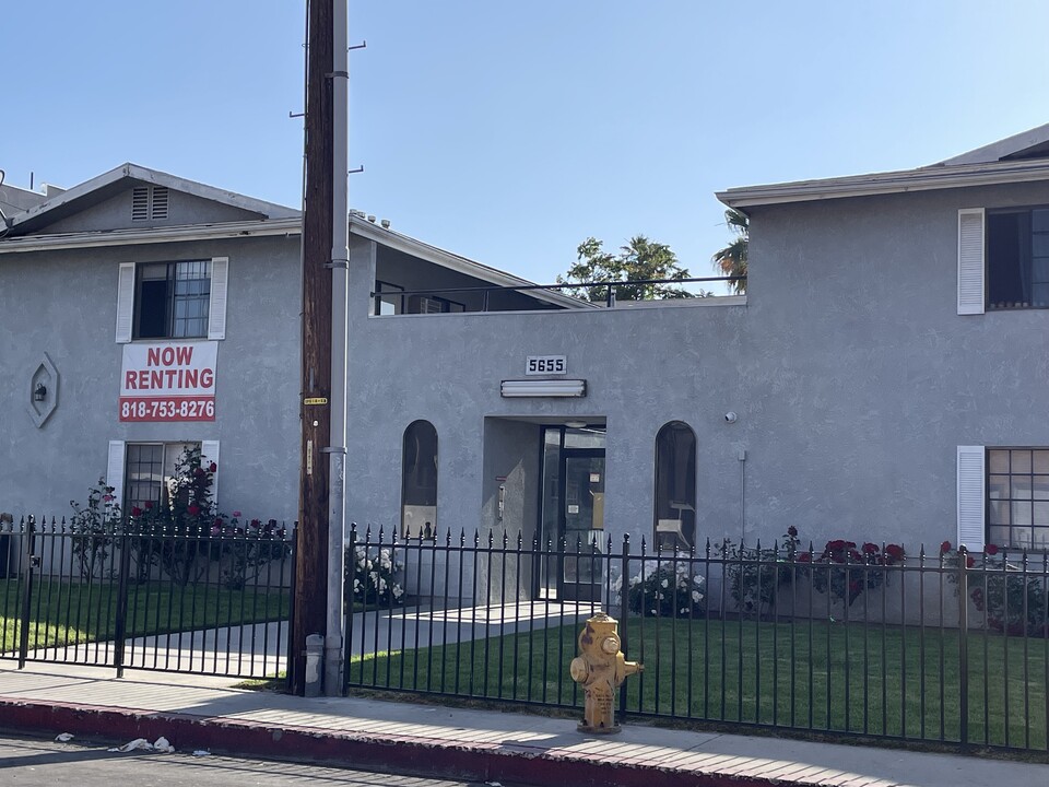 5655 Klump Ave in North Hollywood, CA - Foto de edificio