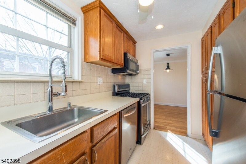 445 Morris Ave in Springfield, NJ - Building Photo