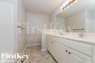 11115 Highview Rd in Peculiar, MO - Building Photo - Building Photo