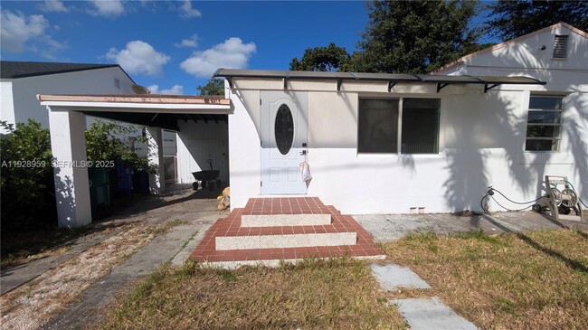 1431 NW 26th St in Miami, FL - Building Photo - Building Photo