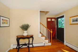 33 Monsen Rd in Concord, MA - Building Photo - Building Photo