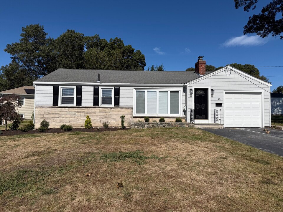 143 Scenic Dr in Cranston, RI - Building Photo