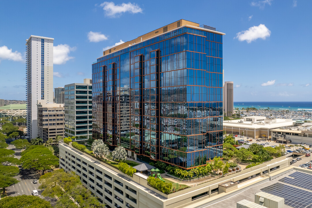 One Ala Moana in Honolulu, HI - Building Photo