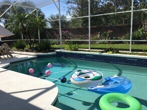 270 Suncrest Ct in Oviedo, FL - Foto de edificio - Building Photo