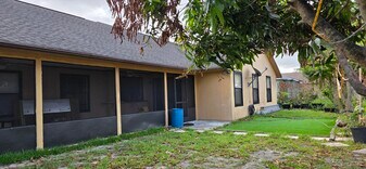 2722 SW District Ave in Port St. Lucie, FL - Building Photo