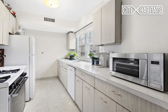 27 E 65th St-Unit -9F in New York, NY - Building Photo - Building Photo