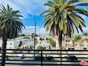 14612 Calvert St in Los Angeles, CA - Building Photo - Building Photo