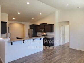 2482 NW Glen Oak Ave in Redmond, OR - Building Photo - Building Photo