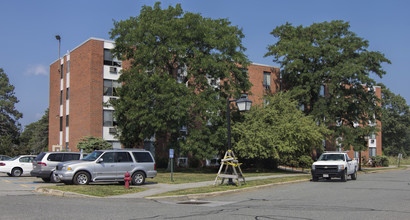 Hadley West Apartments in Haverhill, MA - Building Photo - Building Photo