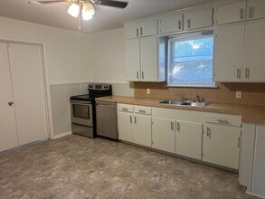 1505 Pettit Dr in Tyler, TX - Building Photo - Building Photo