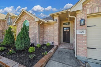 11907 Canyon Rock Ln in Tomball, TX - Foto de edificio - Building Photo