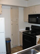 1150 N Buffalo Dr in Las Vegas, NV - Building Photo - Building Photo