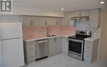 185 Taylor Mills Dr N in Richmond Hill, ON - Building Photo - Building Photo