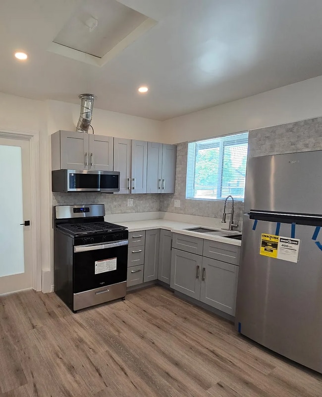 350 Van Buren St
