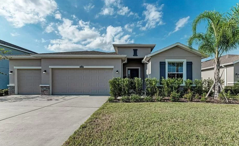 32370 Pinson Ln in Zephyrhills, FL - Building Photo