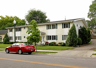 Galway On The Lake Apartments in Waconia, MN - Building Photo - Building Photo