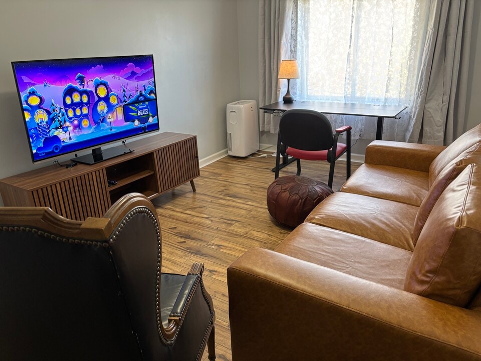 2475 E Maple Rd, Unit Penthouse Unit in Troy, MI - Building Photo