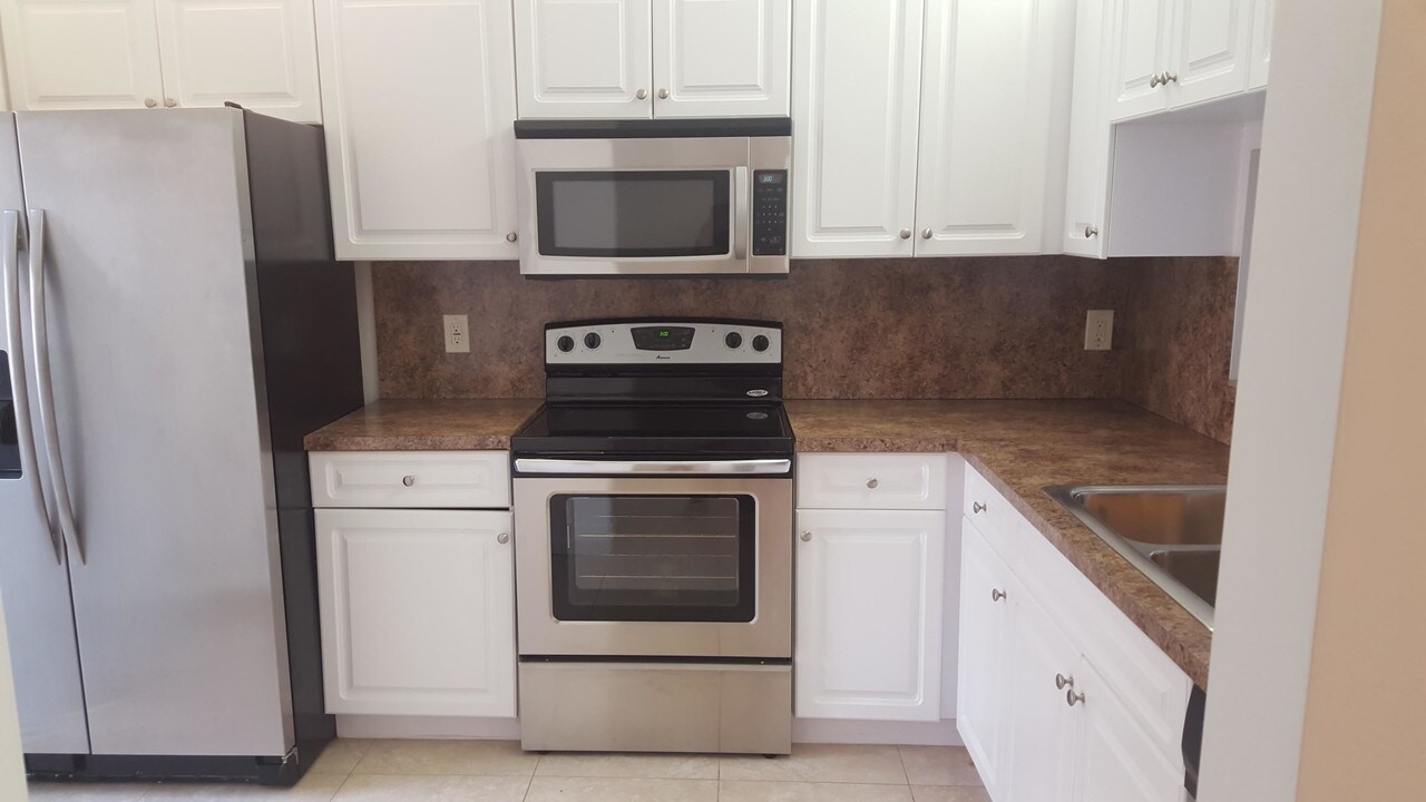 300 E Club Cir-Unit -106 in Boca Raton, FL - Building Photo