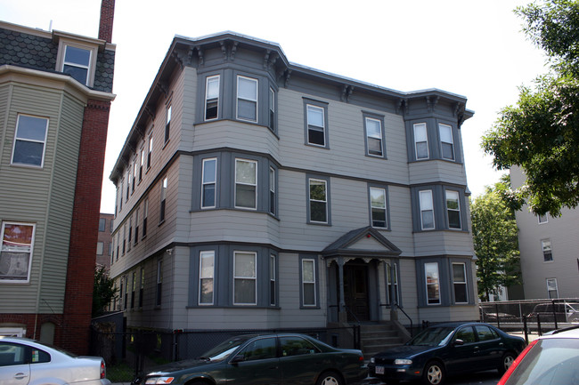 60 Bishop Allen Dr in Cambridge, MA - Foto de edificio - Building Photo