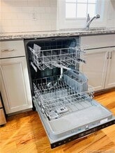 31 Brainerd Rd in Branford, CT - Building Photo - Building Photo