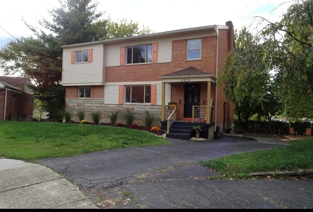 4924 Kelsch Ln, Unit #2 in Cincinnati, OH - Building Photo