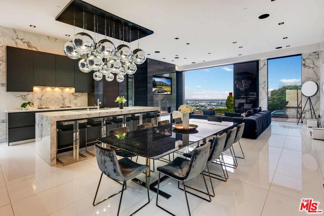 1545 Marlay Dr in Los Angeles, CA - Building Photo