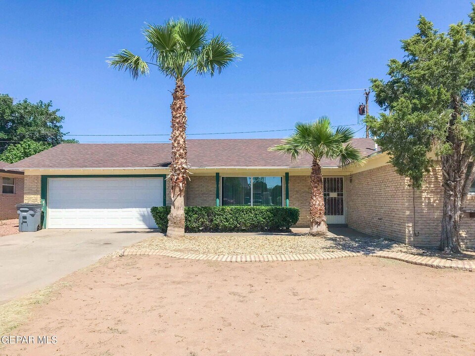 3032 Orkney Rd in El Paso, TX - Foto de edificio