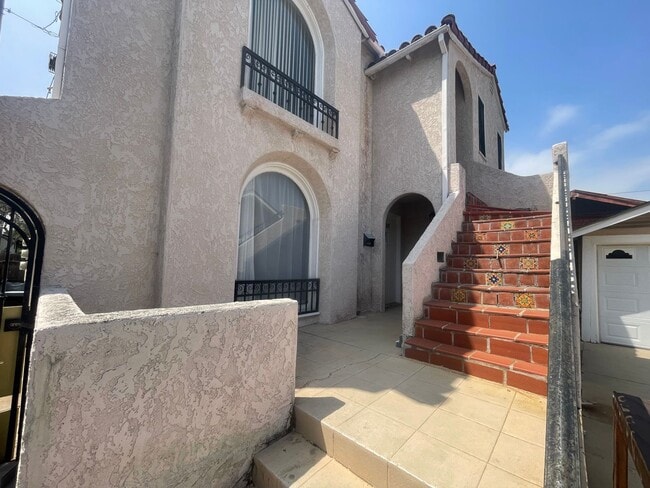 735 Obispo Ave