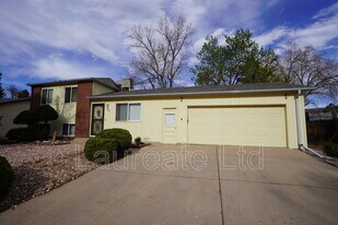 1060 S Newark St in Aurora, CO - Building Photo