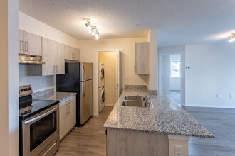 Maple Crest Place in Edmonton, AB - Building Photo - Interior Photo