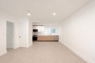 1727 N Edgemont St in Los Angeles, CA - Building Photo - Building Photo