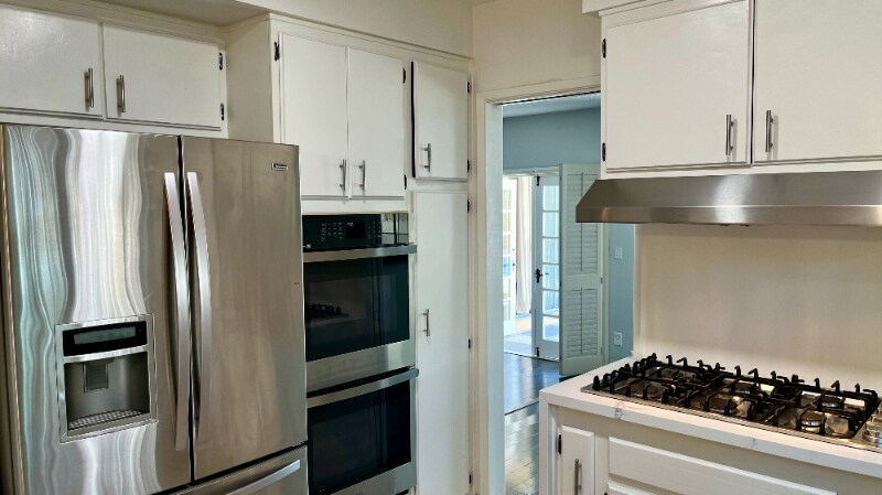 20222 Valerio St in Los Angeles, CA - Building Photo