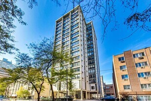 5740 N Sheridan Rd in Chicago, IL - Building Photo