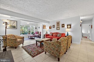 910 Windbrooke Dr in Gaithersburg, MD - Building Photo