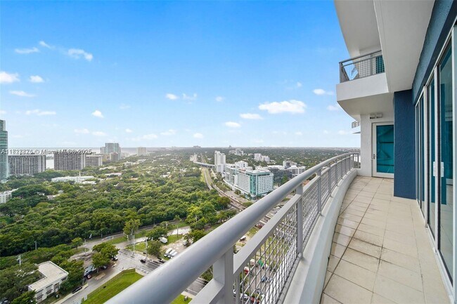 60 SW 13th St, Unit 2600 in Miami, FL - Building Photo - Building Photo