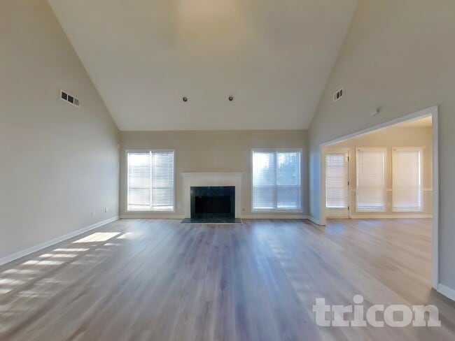 8018 Christian Ct in Jonesboro, GA - Foto de edificio - Building Photo