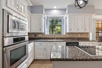 2807 4 Pines Dr in Houston, TX - Building Photo - Building Photo