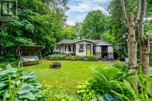 137 Oliver Dr in Tiny, ON - Building Photo