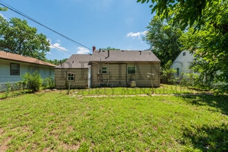 351 S All Hallows St in Wichita, KS - Building Photo - Building Photo